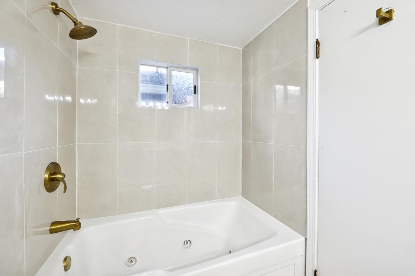 Detail Gallery Image 17 of 67 For 552 14th Ave, Santa Cruz,  CA 95062 - 2 Beds | 1 Baths