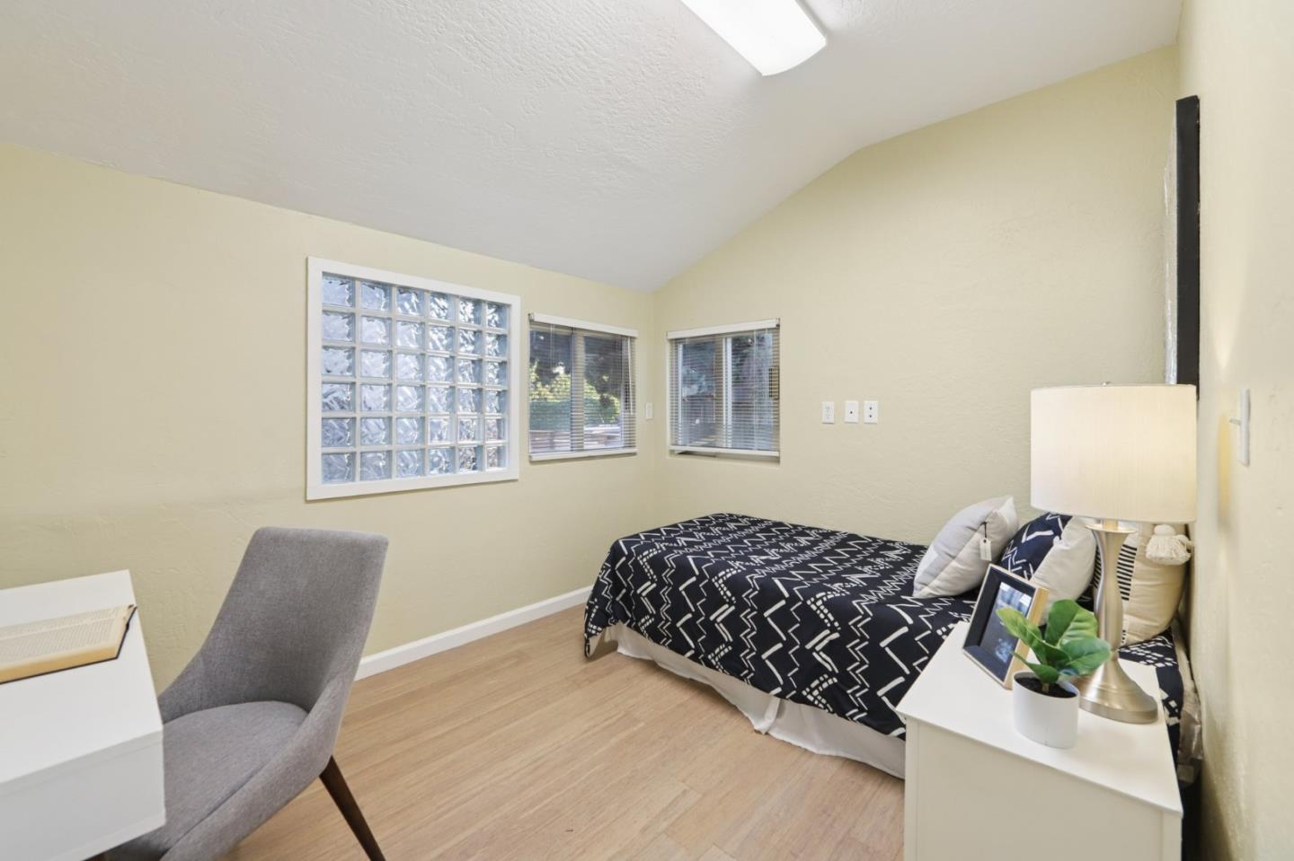 Detail Gallery Image 18 of 67 For 552 14th Ave, Santa Cruz,  CA 95062 - 2 Beds | 1 Baths