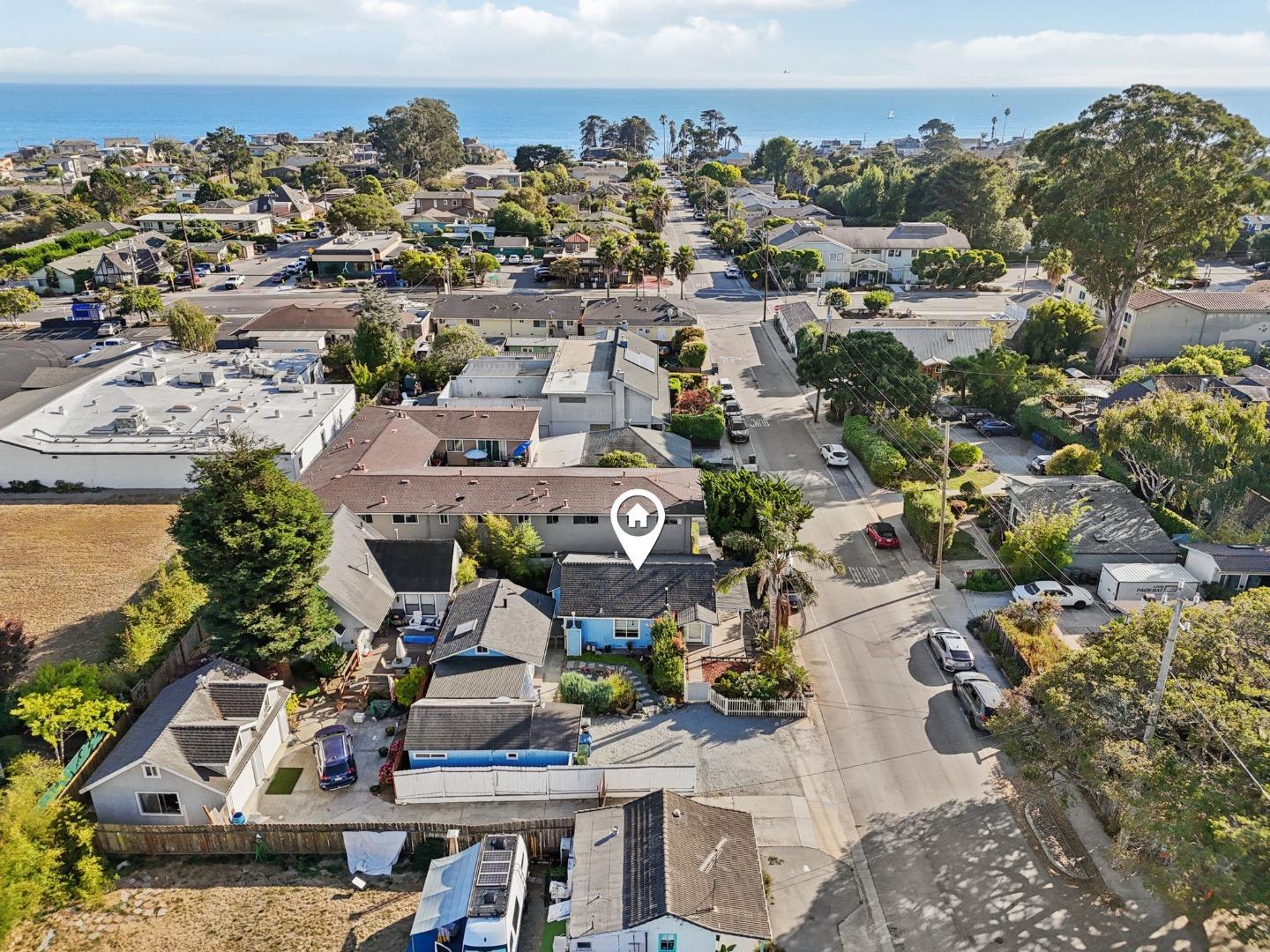 Detail Gallery Image 2 of 67 For 552 14th Ave, Santa Cruz,  CA 95062 - 2 Beds | 1 Baths