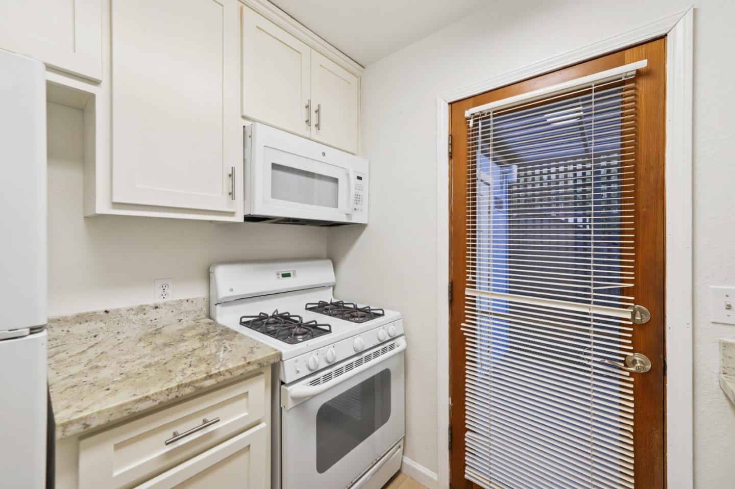 Detail Gallery Image 25 of 67 For 552 14th Ave, Santa Cruz,  CA 95062 - 2 Beds | 1 Baths