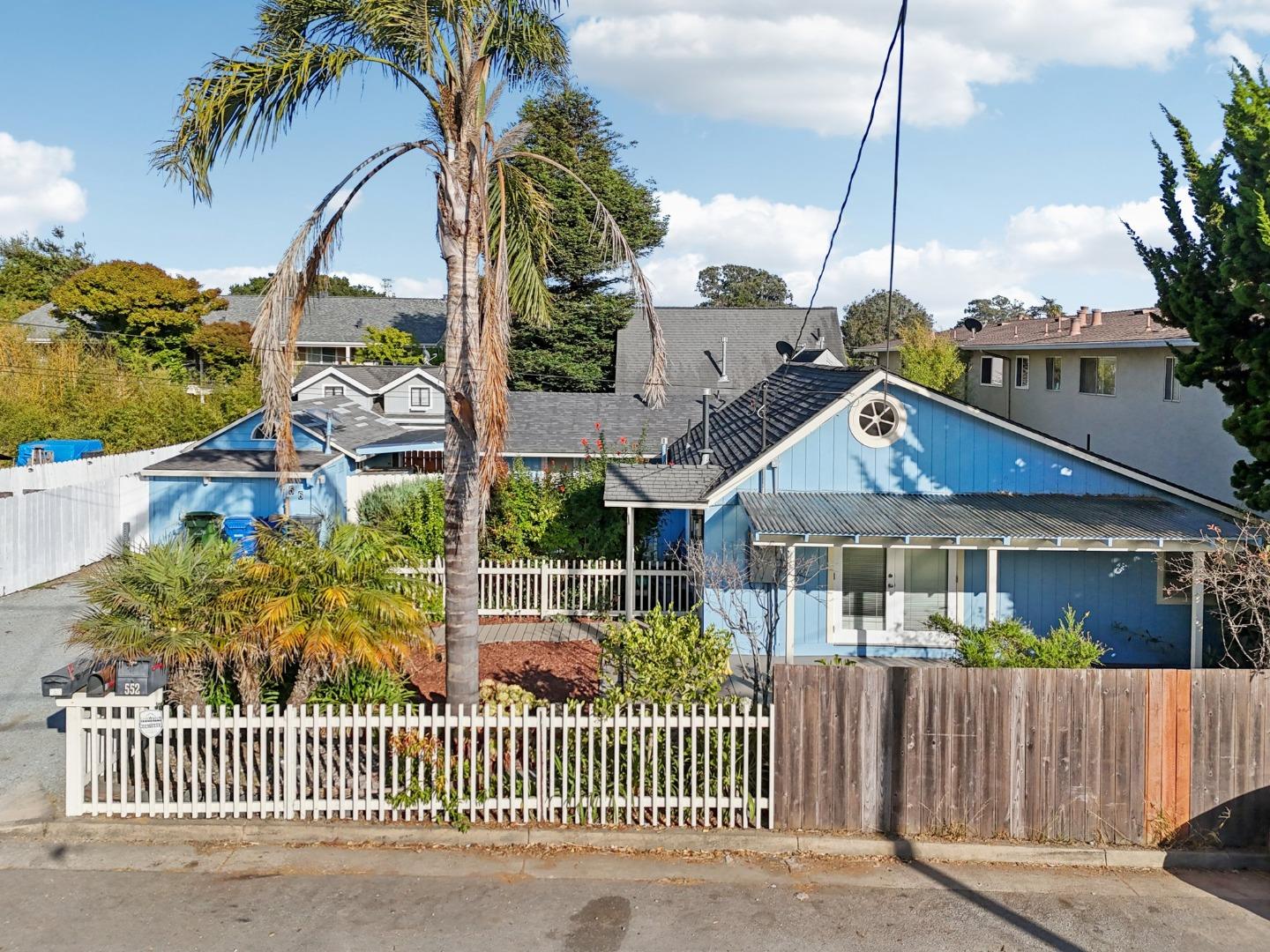 Detail Gallery Image 3 of 67 For 552 14th Ave, Santa Cruz,  CA 95062 - 2 Beds | 1 Baths