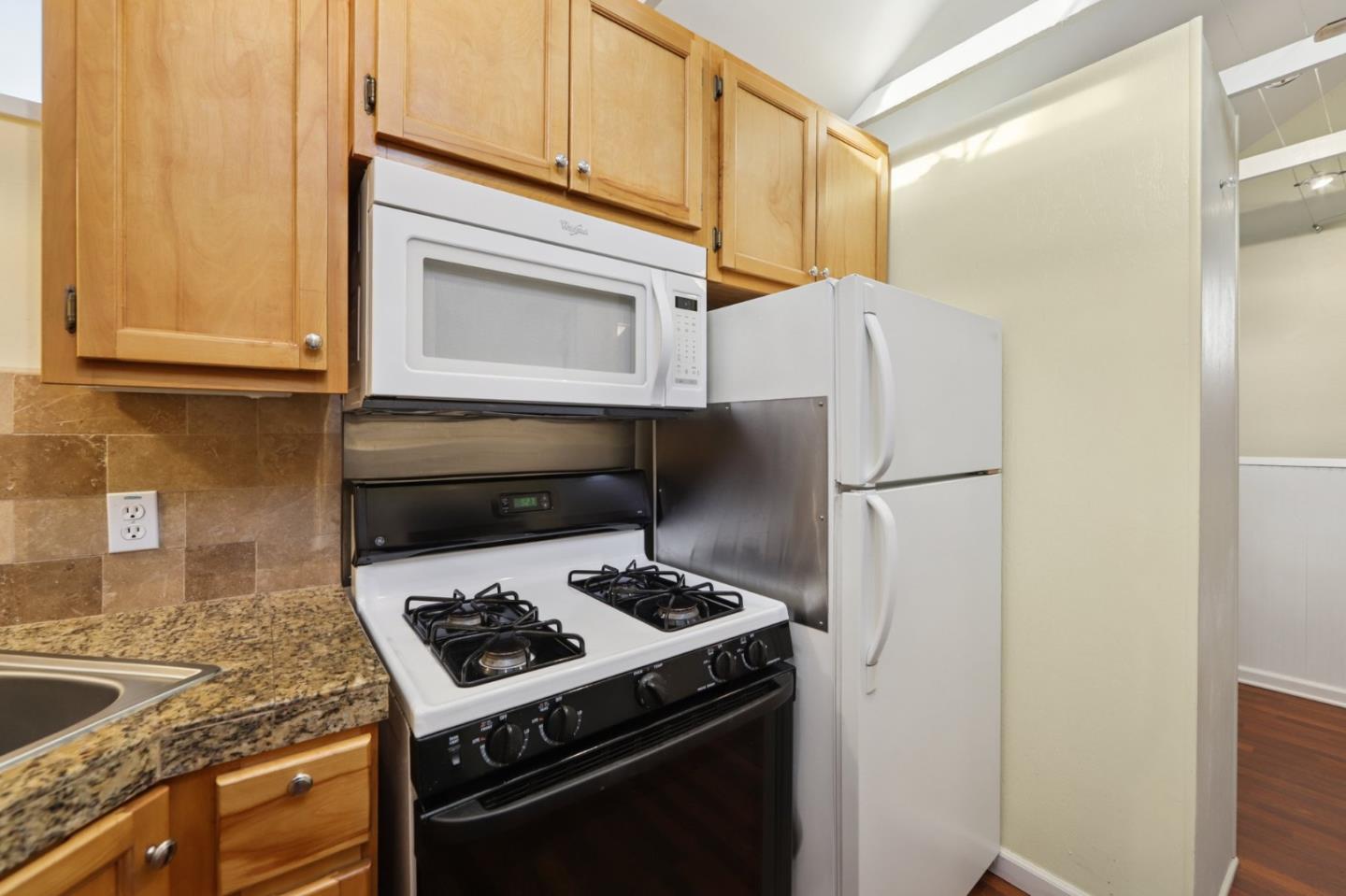Detail Gallery Image 35 of 67 For 552 14th Ave, Santa Cruz,  CA 95062 - 2 Beds | 1 Baths