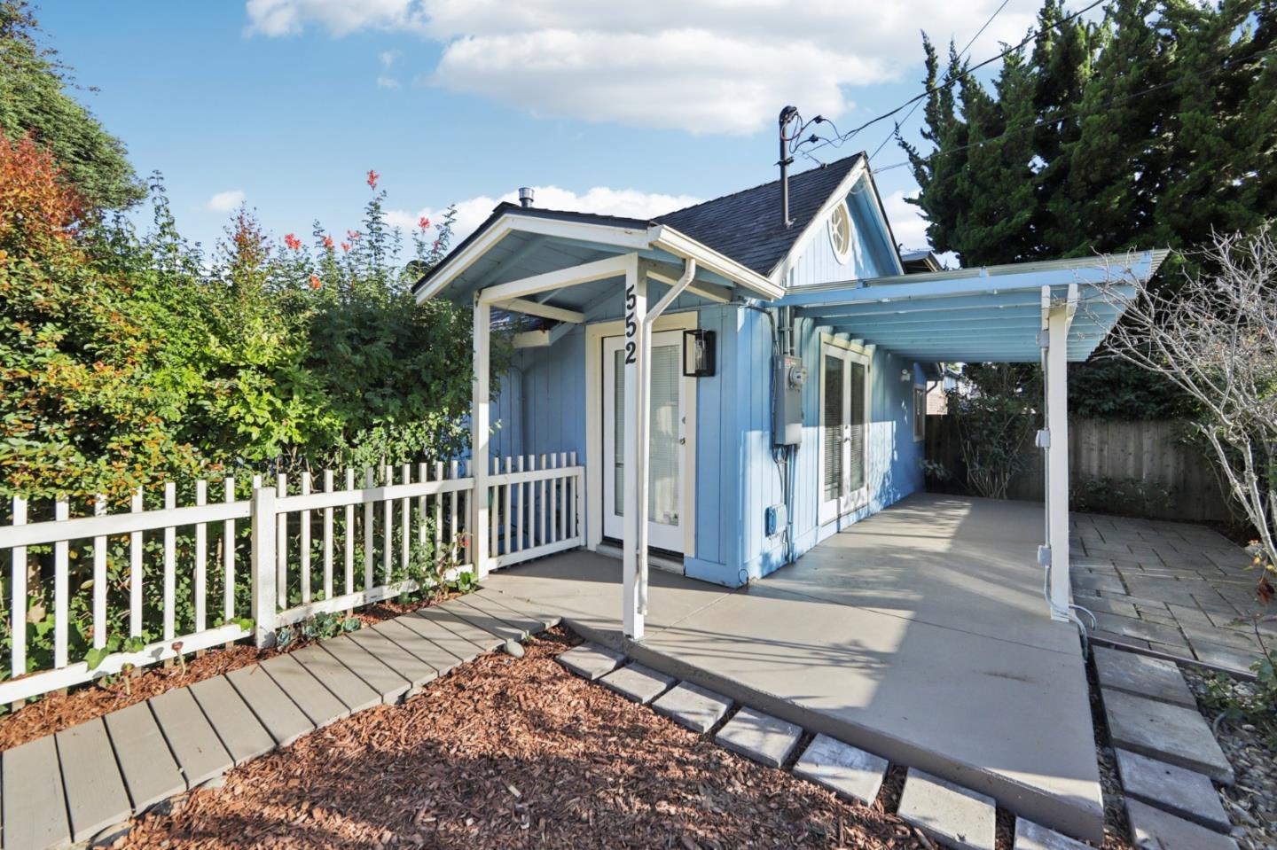 Detail Gallery Image 4 of 67 For 552 14th Ave, Santa Cruz,  CA 95062 - 2 Beds | 1 Baths