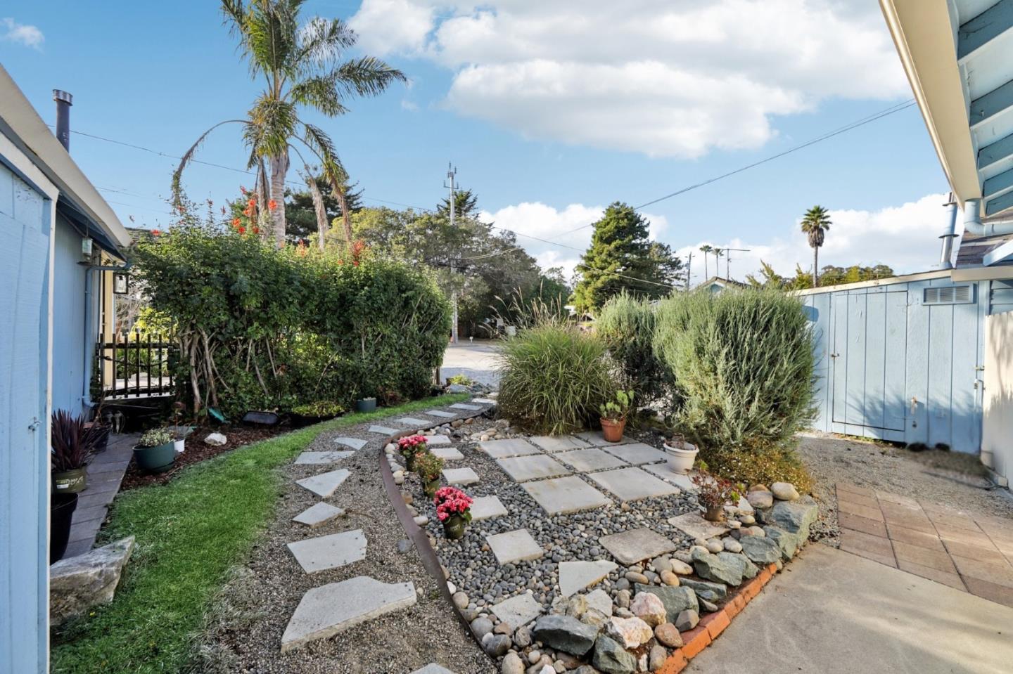 Detail Gallery Image 41 of 67 For 552 14th Ave, Santa Cruz,  CA 95062 - 2 Beds | 1 Baths