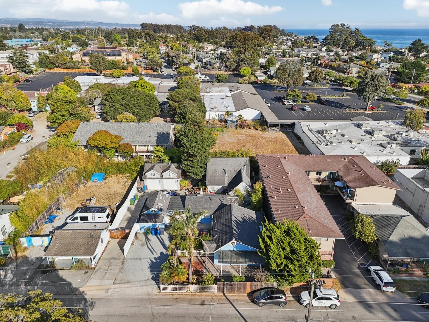 Detail Gallery Image 59 of 67 For 552 14th Ave, Santa Cruz,  CA 95062 - 2 Beds | 1 Baths
