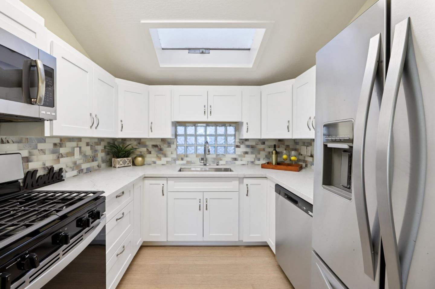Detail Gallery Image 9 of 67 For 552 14th Ave, Santa Cruz,  CA 95062 - 2 Beds | 1 Baths