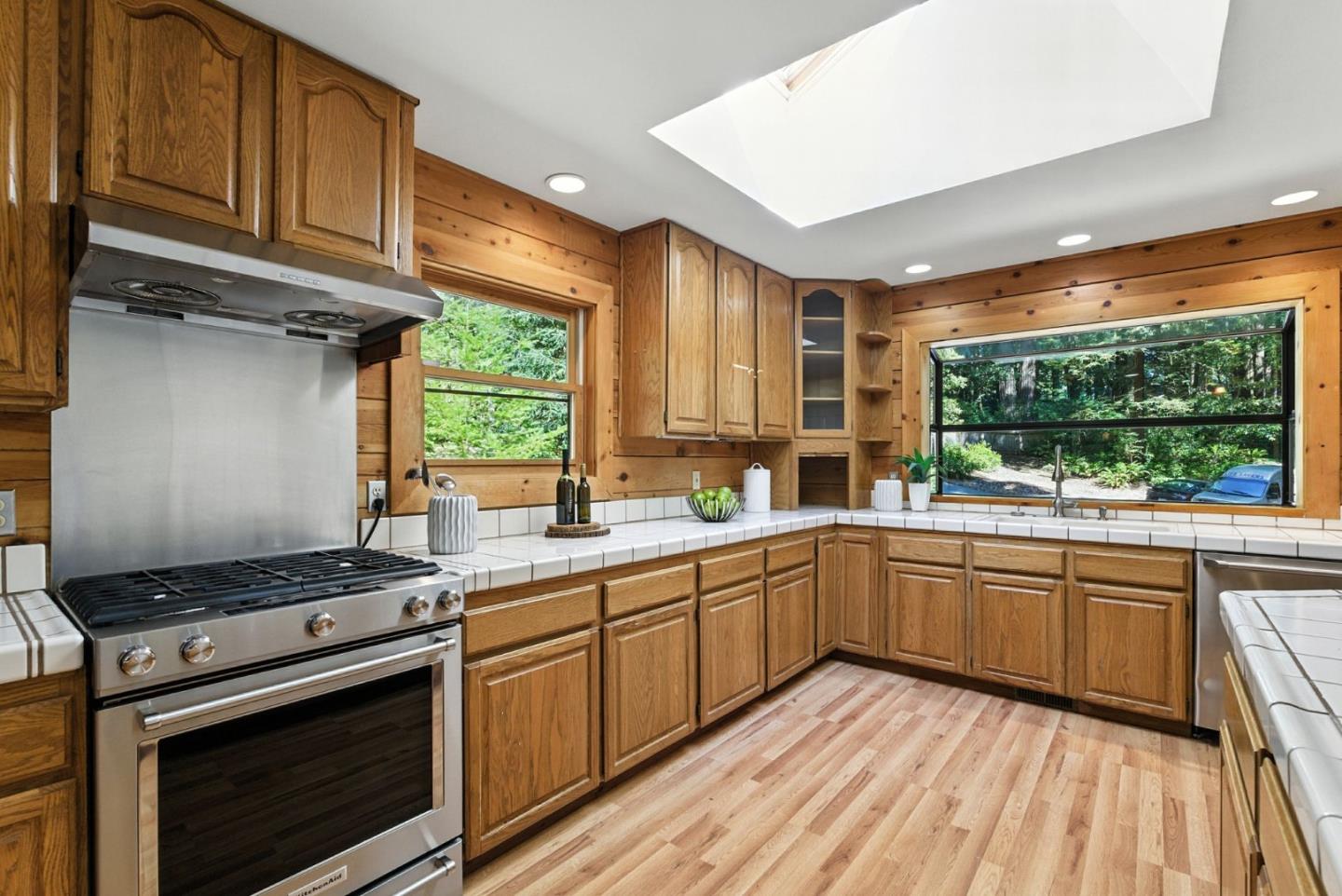 Detail Gallery Image 13 of 60 For 13890 Skyline Blvd, Woodside,  CA 94062 - 4 Beds | 3 Baths