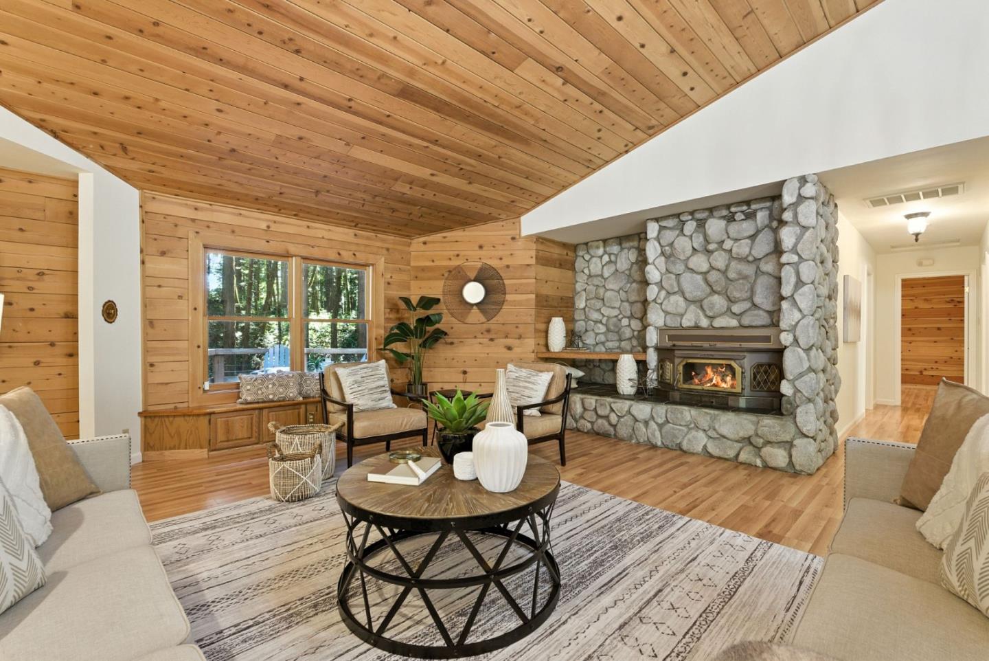 Detail Gallery Image 7 of 60 For 13890 Skyline Blvd, Woodside,  CA 94062 - 4 Beds | 3 Baths