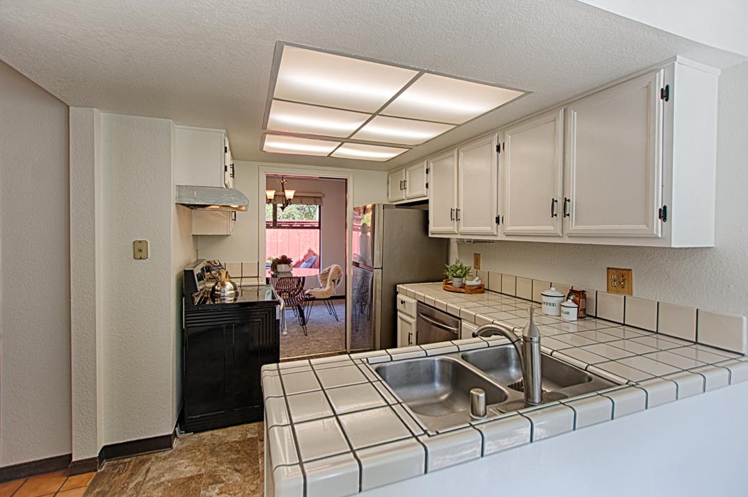 Detail Gallery Image 10 of 37 For 2607 Mallory Ln, Santa Cruz,  CA 95065 - 3 Beds | 2/1 Baths