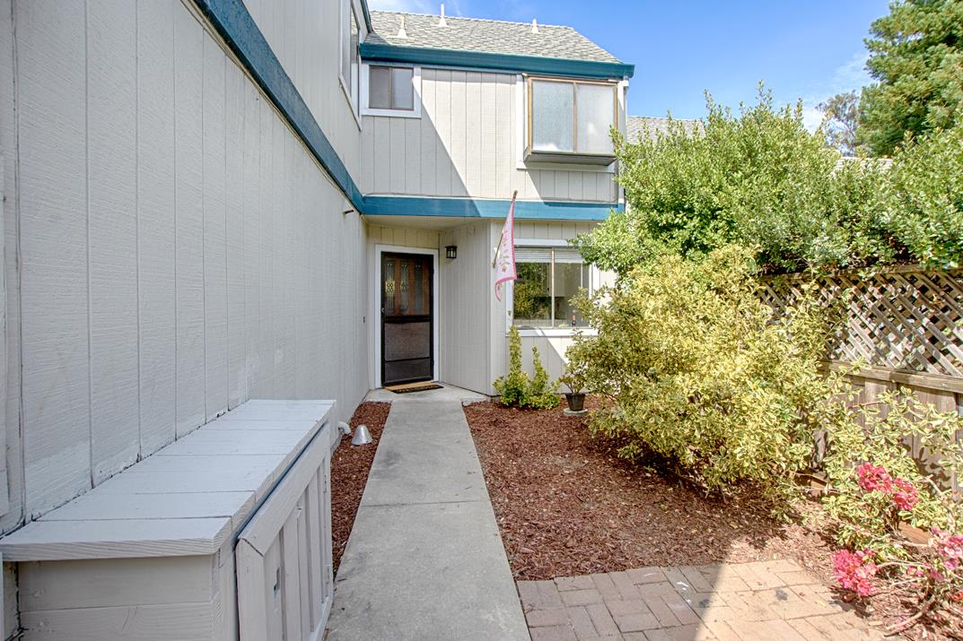 Detail Gallery Image 3 of 37 For 2607 Mallory Ln, Santa Cruz,  CA 95065 - 3 Beds | 2/1 Baths