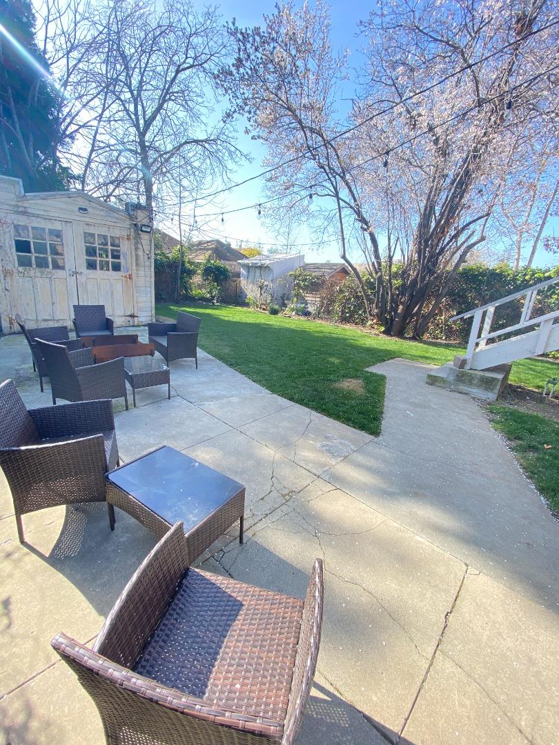 Detail Gallery Image 14 of 16 For 1818 63rd St, Berkeley,  CA 94703 - 3 Beds | 2 Baths