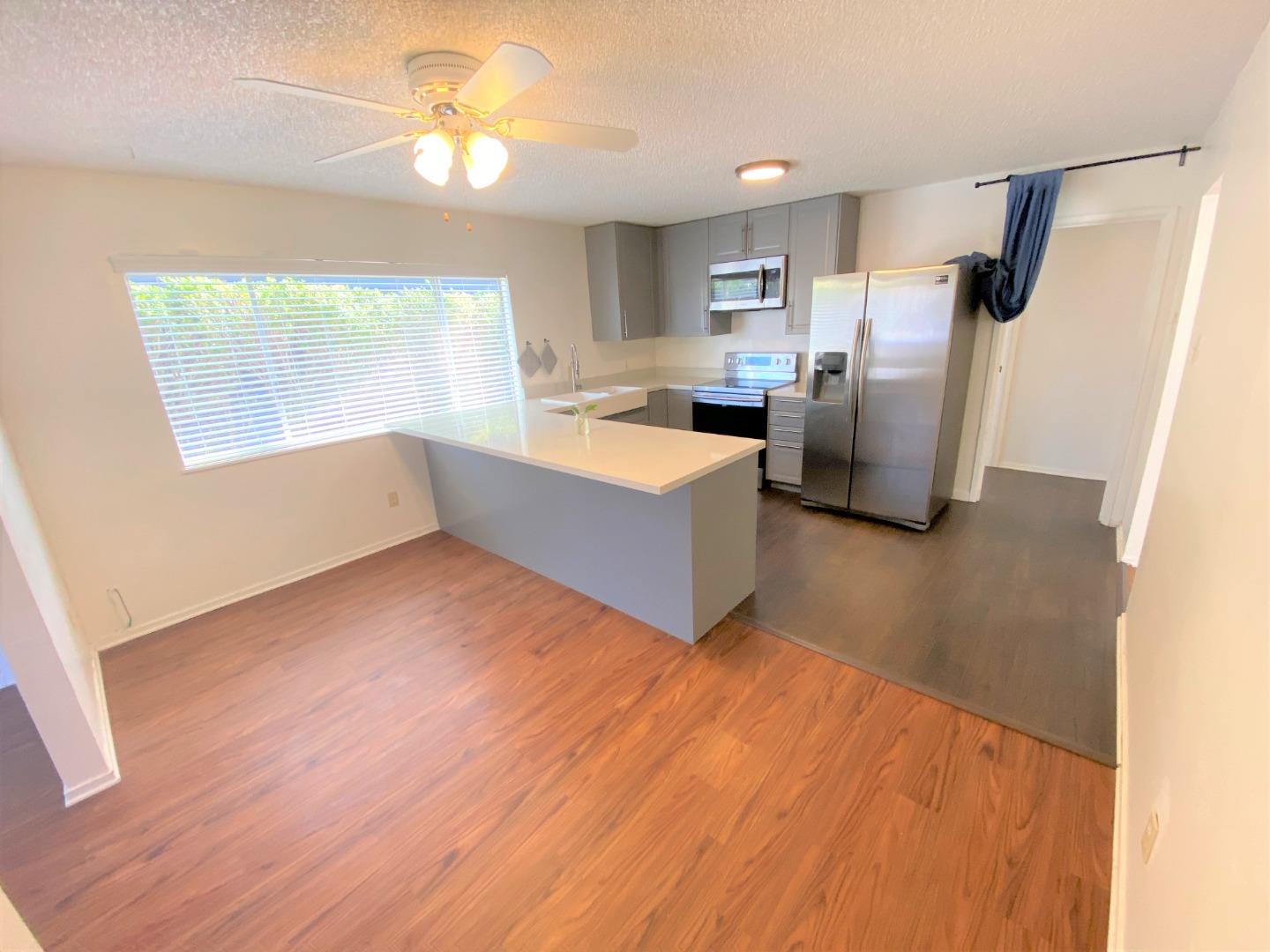 Detail Gallery Image 3 of 16 For 1818 63rd St, Berkeley,  CA 94703 - 3 Beds | 2 Baths