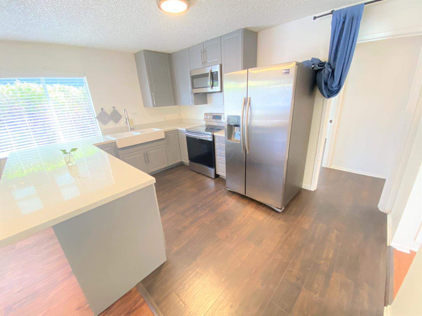 Detail Gallery Image 4 of 16 For 1818 63rd St, Berkeley,  CA 94703 - 3 Beds | 2 Baths