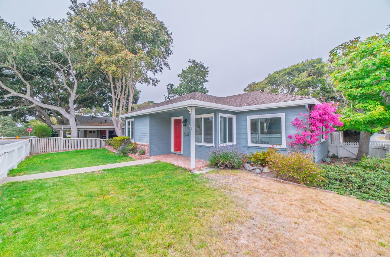 Detail Gallery Image 2 of 26 For 884 Gibson Ave, Pacific Grove,  CA 93950 - 2 Beds | 1 Baths