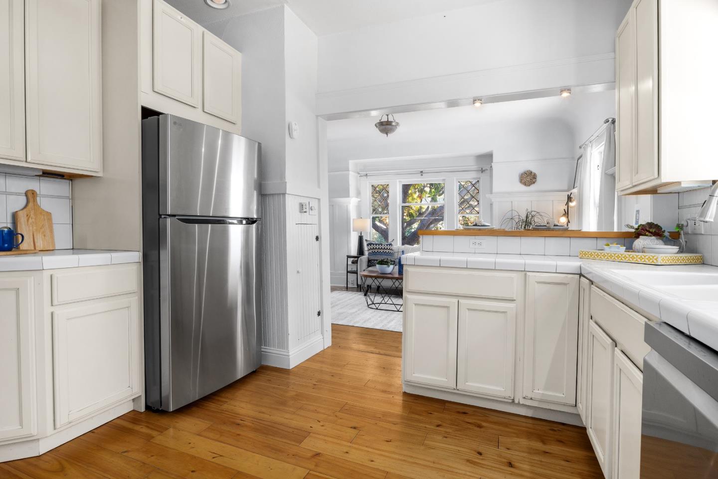 Detail Gallery Image 11 of 46 For 1124 Laurel St, Santa Cruz,  CA 95060 - 3 Beds | 2 Baths