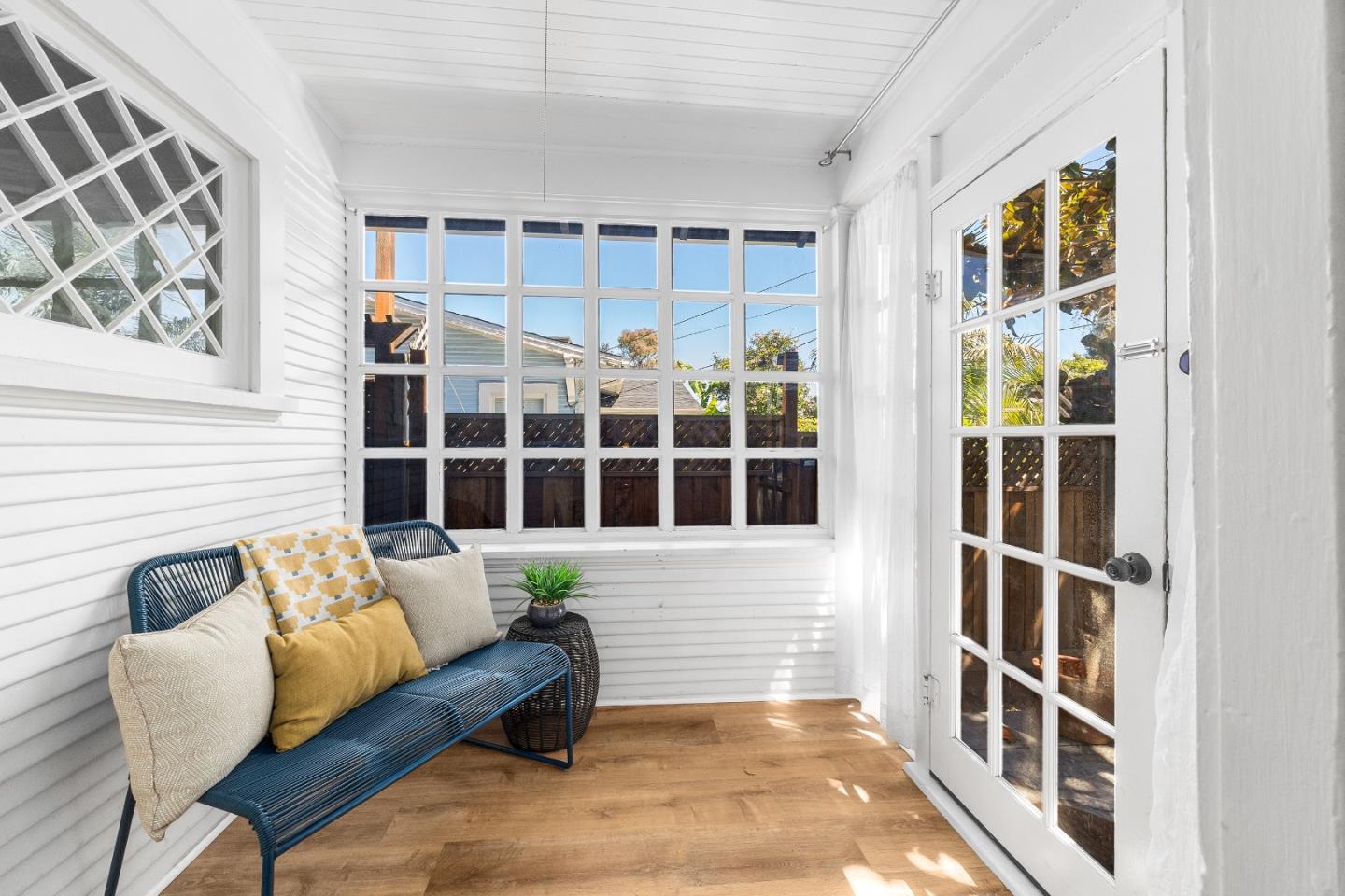 Detail Gallery Image 3 of 46 For 1124 Laurel St, Santa Cruz,  CA 95060 - 3 Beds | 2 Baths
