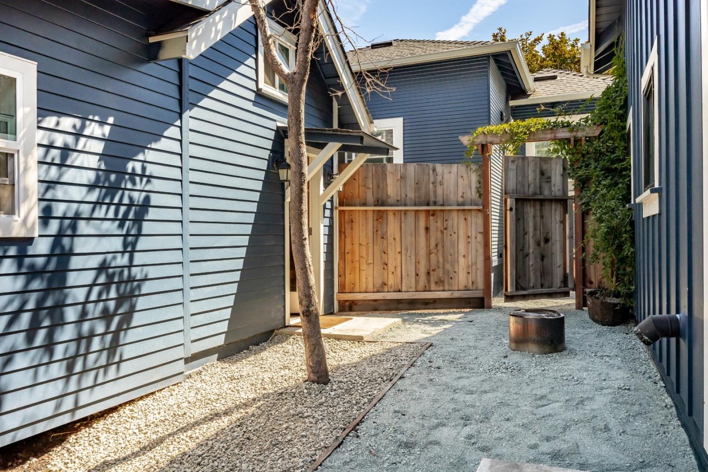 Detail Gallery Image 34 of 46 For 1124 Laurel St, Santa Cruz,  CA 95060 - 3 Beds | 2 Baths