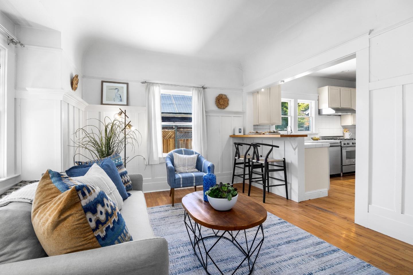 Detail Gallery Image 4 of 46 For 1124 Laurel St, Santa Cruz,  CA 95060 - 3 Beds | 2 Baths