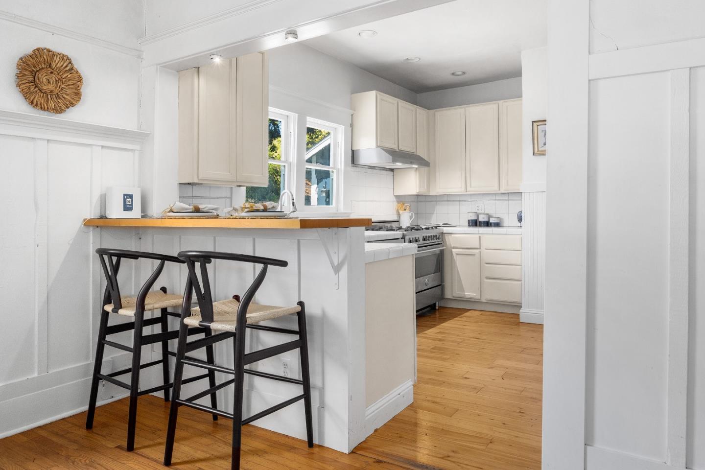 Detail Gallery Image 6 of 46 For 1124 Laurel St, Santa Cruz,  CA 95060 - 3 Beds | 2 Baths