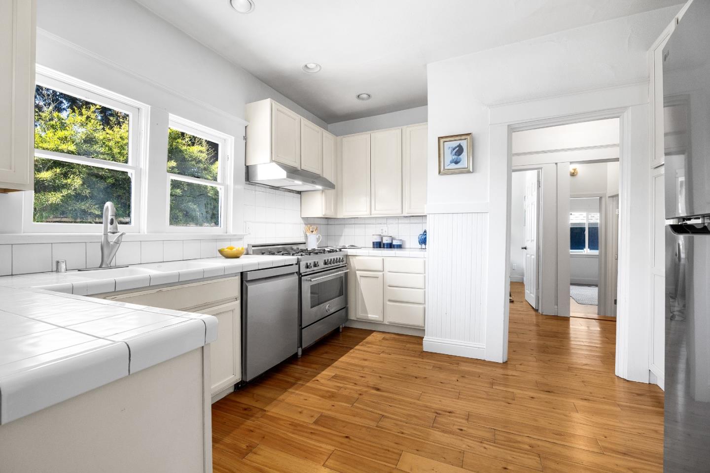 Detail Gallery Image 8 of 46 For 1124 Laurel St, Santa Cruz,  CA 95060 - 3 Beds | 2 Baths