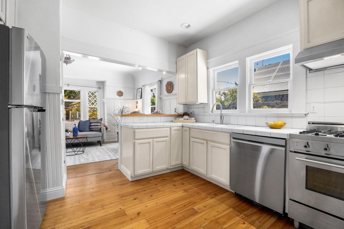 Detail Gallery Image 9 of 46 For 1124 Laurel St, Santa Cruz,  CA 95060 - 3 Beds | 2 Baths