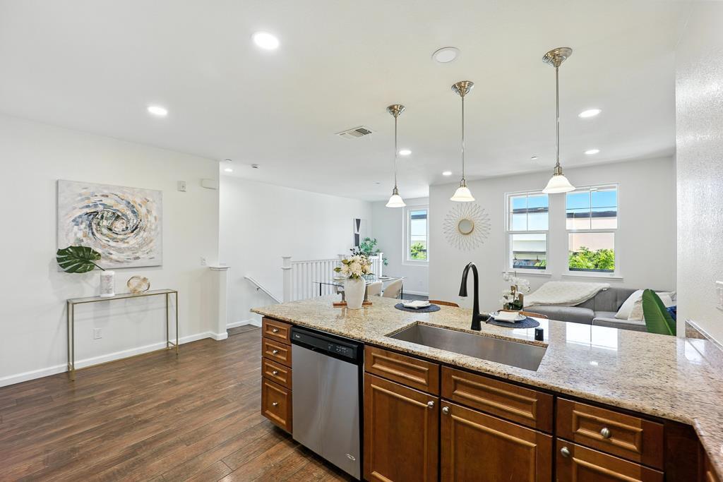 Detail Gallery Image 13 of 37 For 1309 Mercado Way, San Jose,  CA 95131 - 2 Beds | 2 Baths