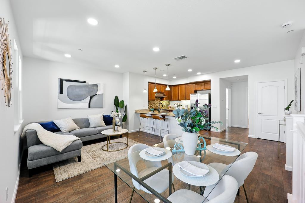 Detail Gallery Image 3 of 37 For 1309 Mercado Way, San Jose,  CA 95131 - 2 Beds | 2 Baths