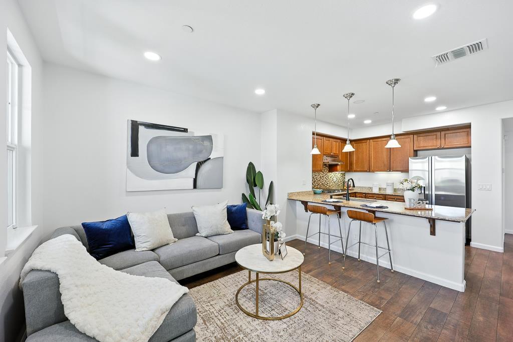 Detail Gallery Image 5 of 37 For 1309 Mercado Way, San Jose,  CA 95131 - 2 Beds | 2 Baths