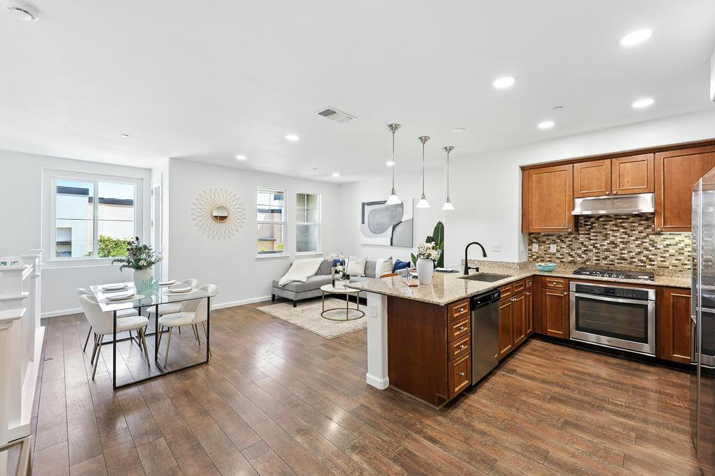 Detail Gallery Image 6 of 37 For 1309 Mercado Way, San Jose,  CA 95131 - 2 Beds | 2 Baths