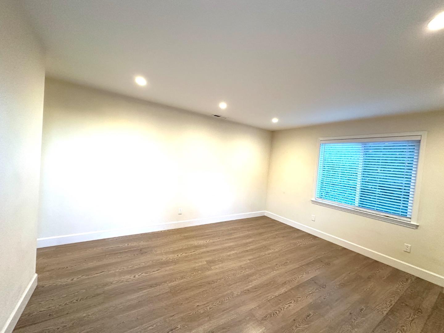 Detail Gallery Image 2 of 9 For 3040 a Muirfield Cir, San Bruno,  CA 94066 - 1 Beds | 1 Baths