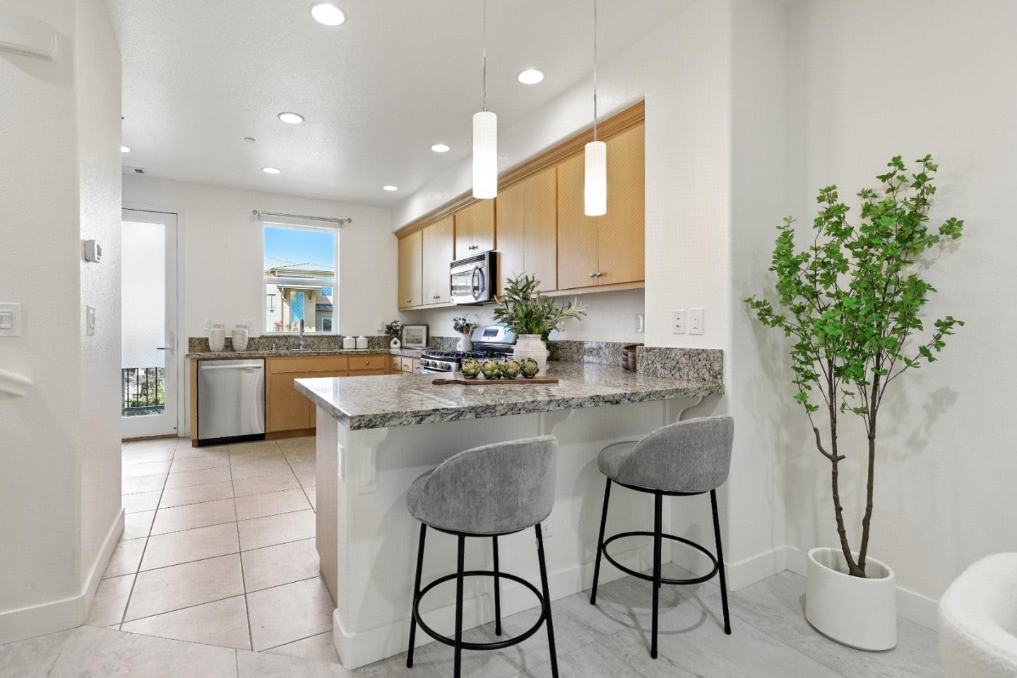 Detail Gallery Image 14 of 63 For 930 Highland Ter, Sunnyvale,  CA 94085 - 2 Beds | 2/1 Baths