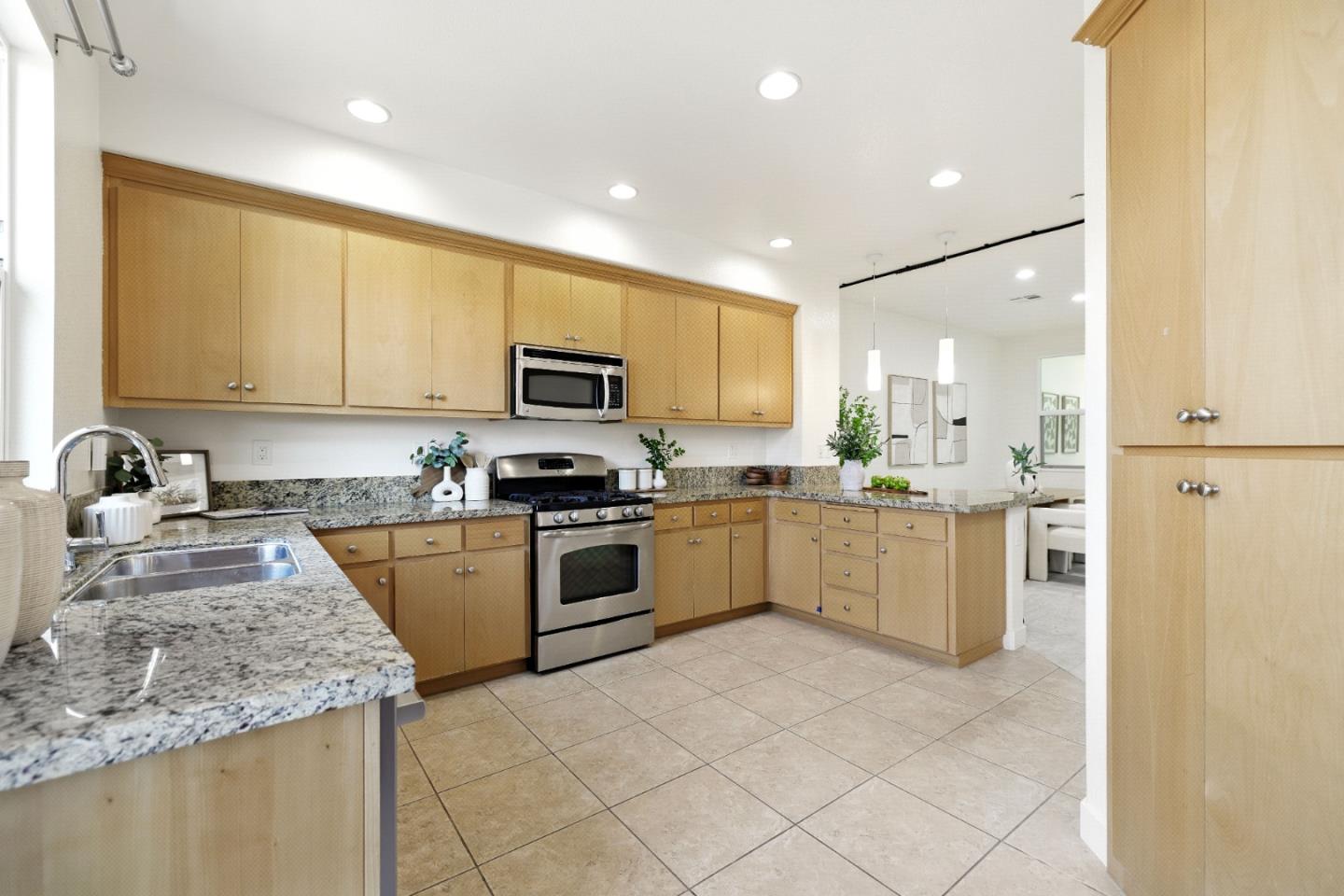 Detail Gallery Image 17 of 63 For 930 Highland Ter, Sunnyvale,  CA 94085 - 2 Beds | 2/1 Baths