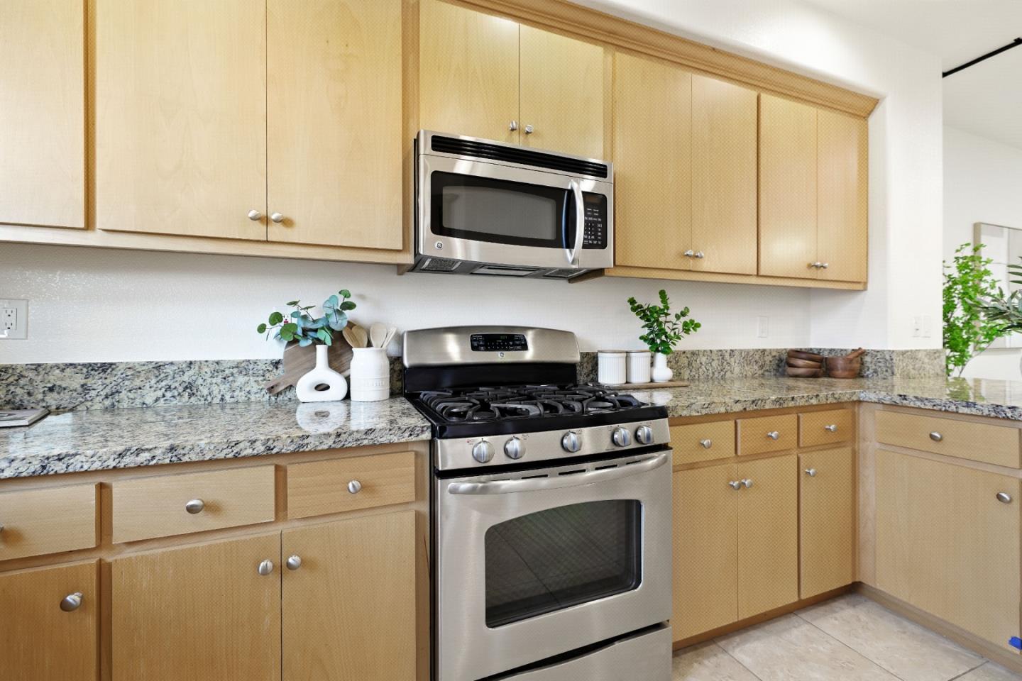 Detail Gallery Image 18 of 63 For 930 Highland Ter, Sunnyvale,  CA 94085 - 2 Beds | 2/1 Baths