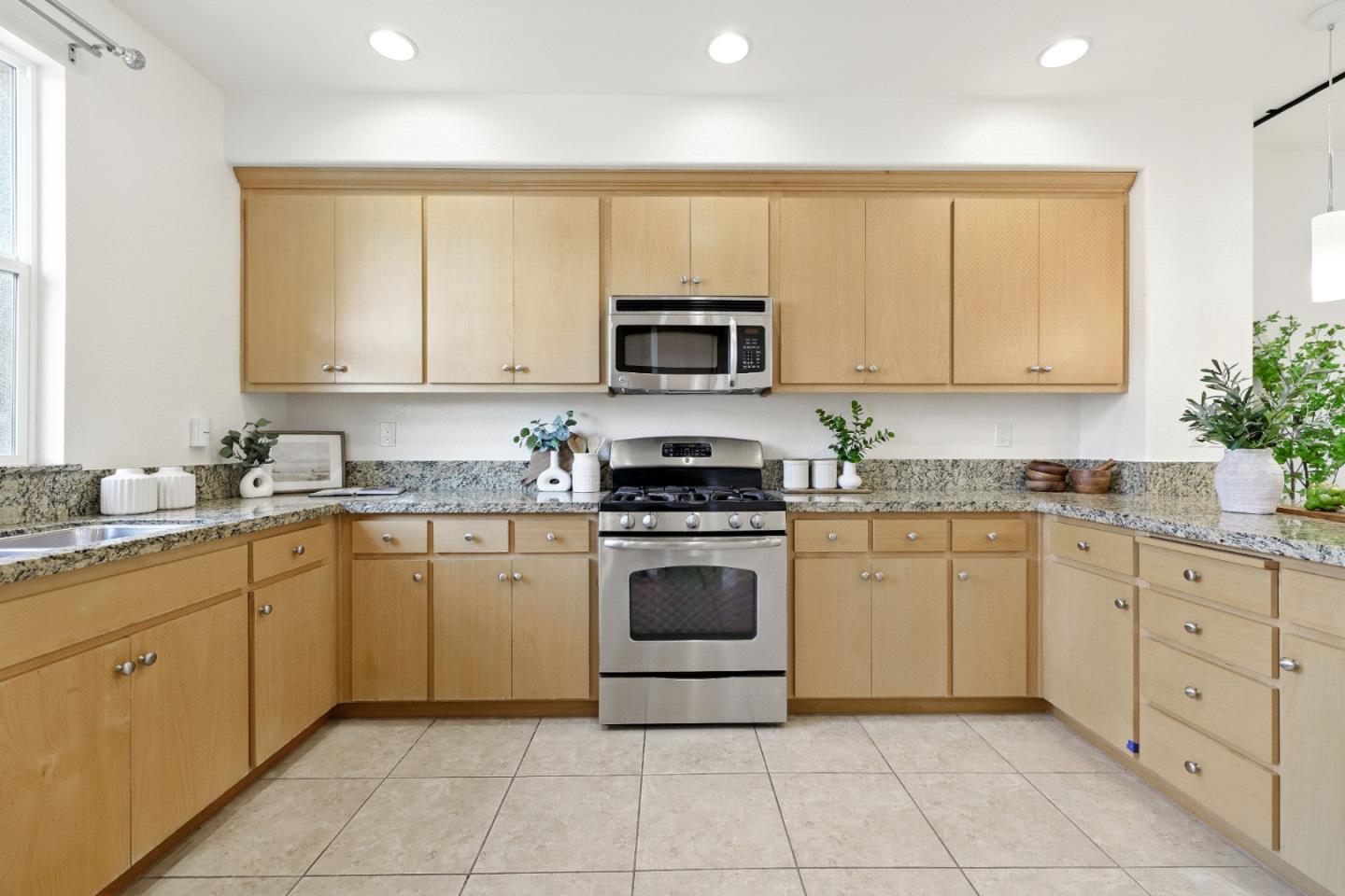Detail Gallery Image 19 of 63 For 930 Highland Ter, Sunnyvale,  CA 94085 - 2 Beds | 2/1 Baths