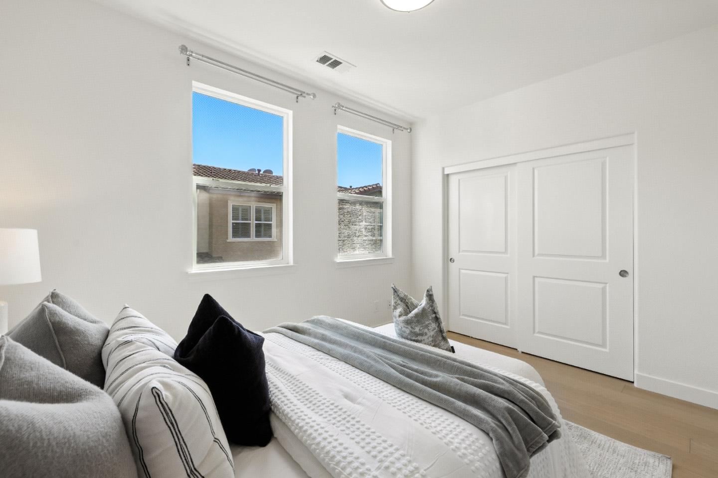 Detail Gallery Image 27 of 63 For 930 Highland Ter, Sunnyvale,  CA 94085 - 2 Beds | 2/1 Baths
