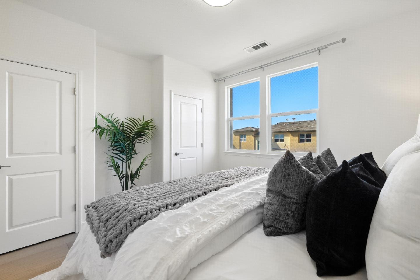 Detail Gallery Image 31 of 63 For 930 Highland Ter, Sunnyvale,  CA 94085 - 2 Beds | 2/1 Baths
