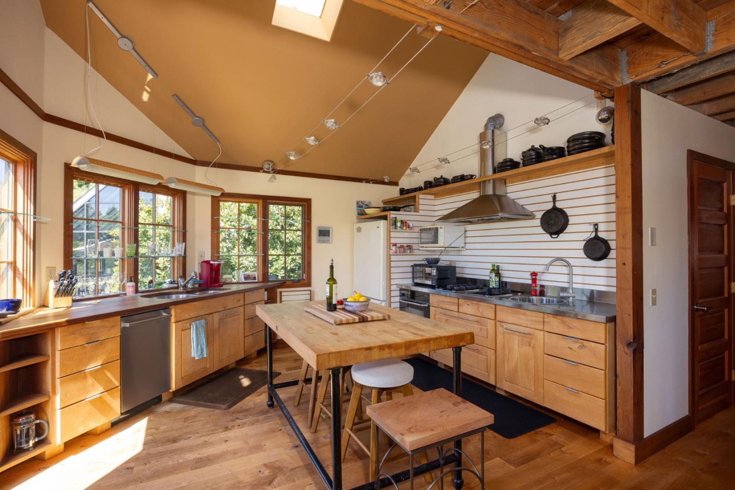 Detail Gallery Image 10 of 55 For 401 Avenue Del Oro, El Granada,  CA 94018 - 3 Beds | 2 Baths