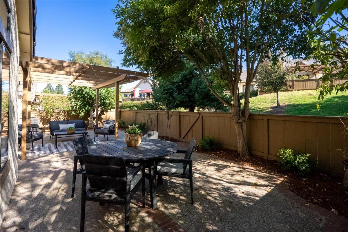 Detail Gallery Image 10 of 13 For 7676 Helmsdale Dr, San Jose,  CA 95135 - 2 Beds | 2 Baths