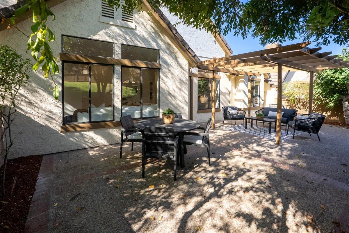 Detail Gallery Image 11 of 13 For 7676 Helmsdale Dr, San Jose,  CA 95135 - 2 Beds | 2 Baths
