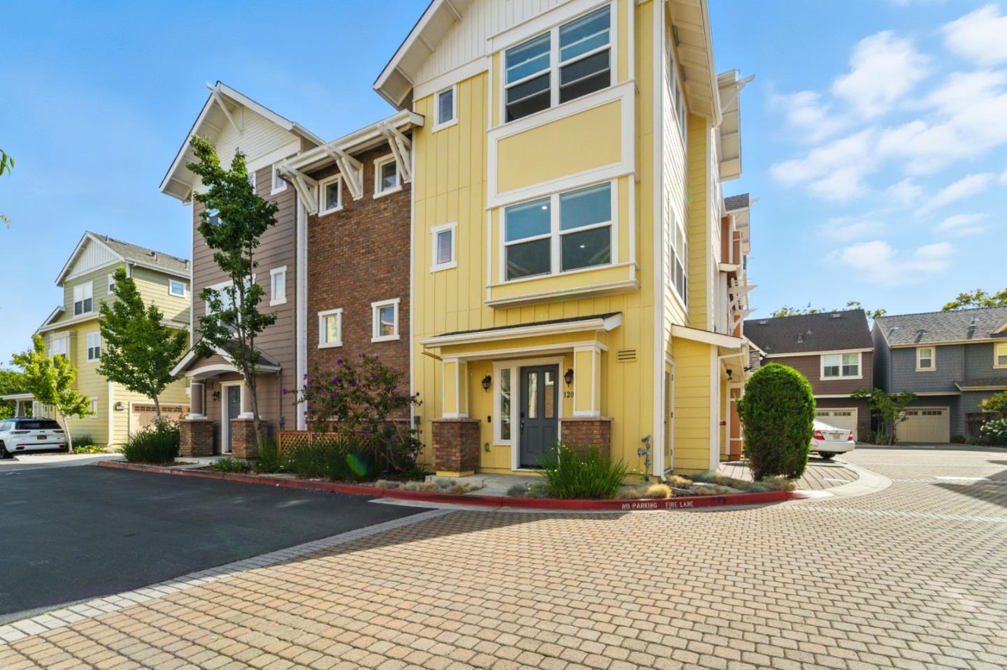 Detail Gallery Image 1 of 26 For 1201 S Hummingbird Ln, San Mateo,  CA 94402 - 2 Beds | 2/1 Baths