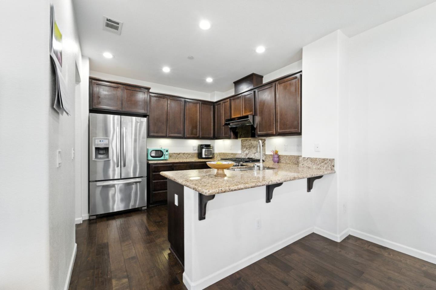 Detail Gallery Image 10 of 26 For 1201 S Hummingbird Ln, San Mateo,  CA 94402 - 2 Beds | 2/1 Baths