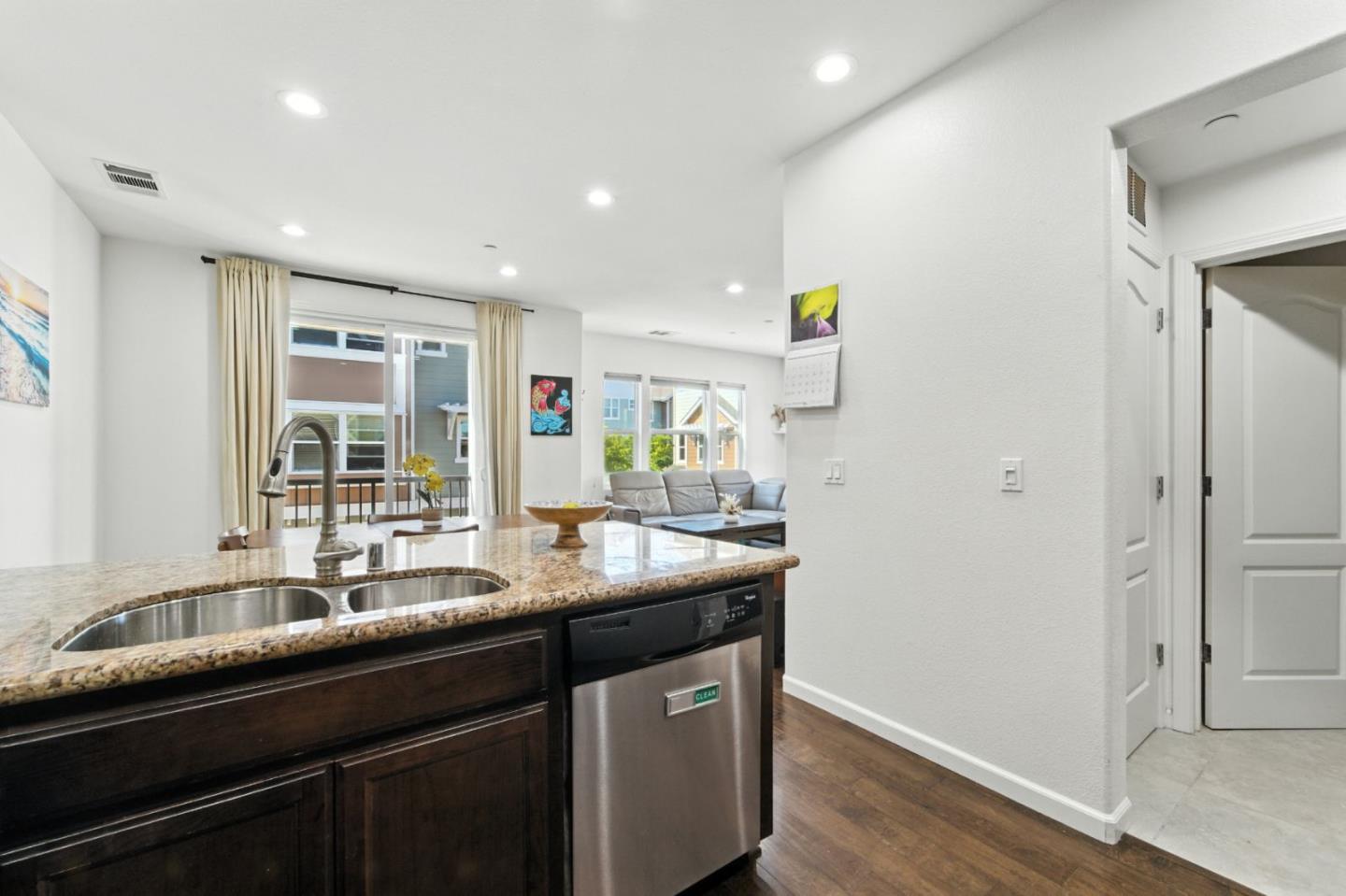 Detail Gallery Image 12 of 26 For 1201 S Hummingbird Ln, San Mateo,  CA 94402 - 2 Beds | 2/1 Baths
