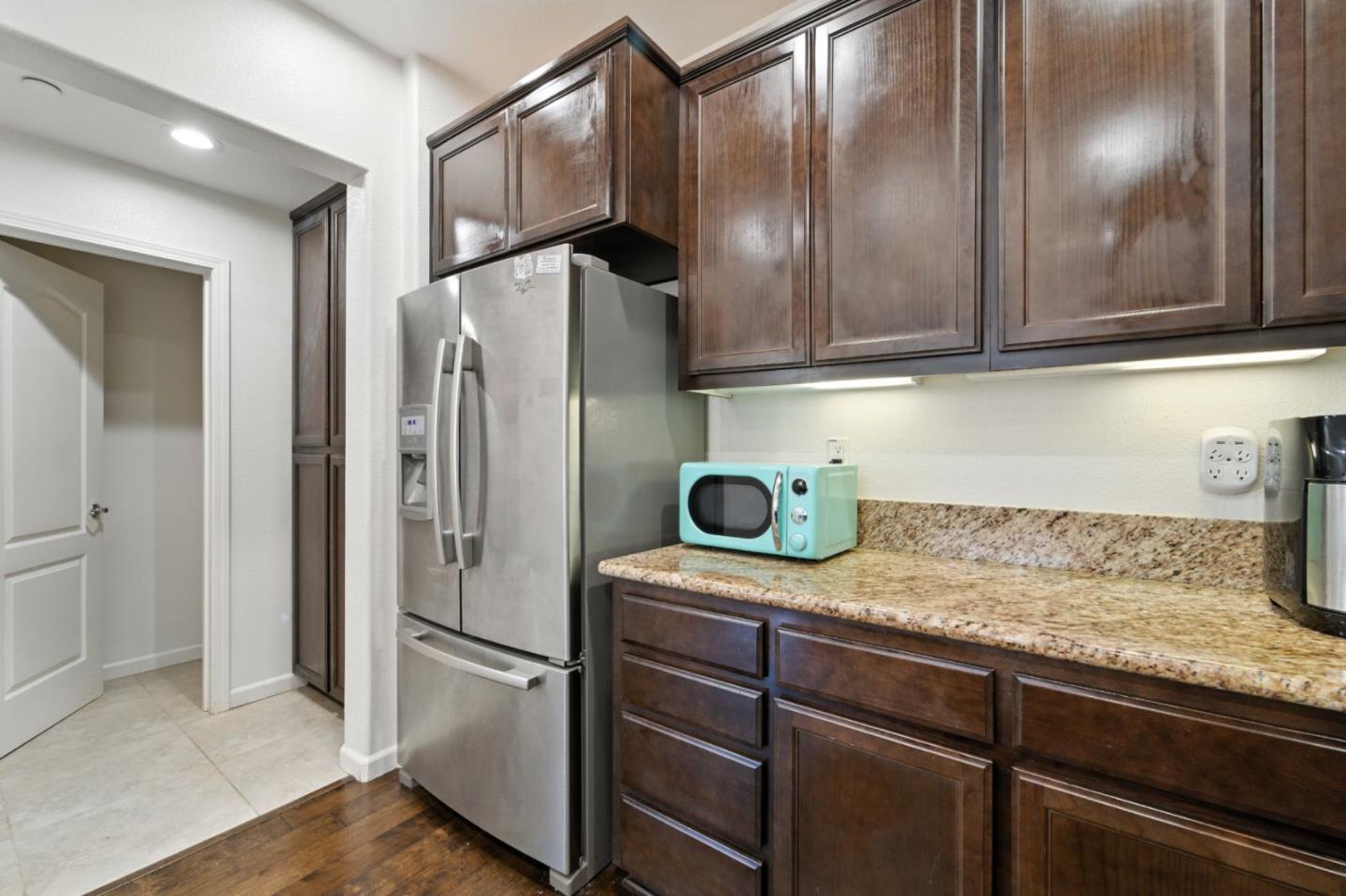 Detail Gallery Image 13 of 26 For 1201 S Hummingbird Ln, San Mateo,  CA 94402 - 2 Beds | 2/1 Baths