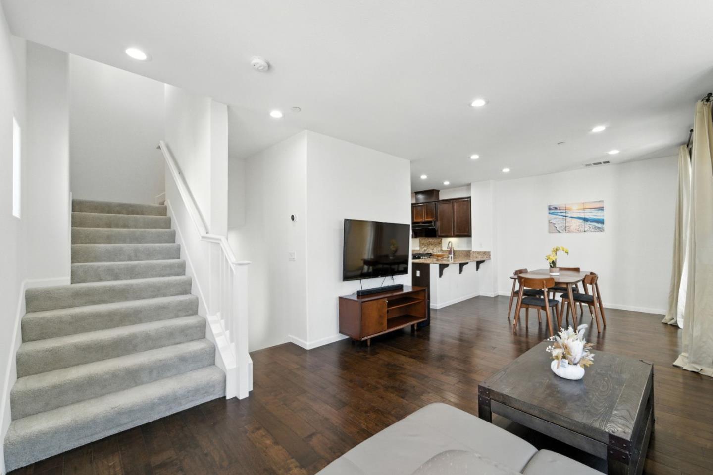 Detail Gallery Image 16 of 26 For 1201 S Hummingbird Ln, San Mateo,  CA 94402 - 2 Beds | 2/1 Baths