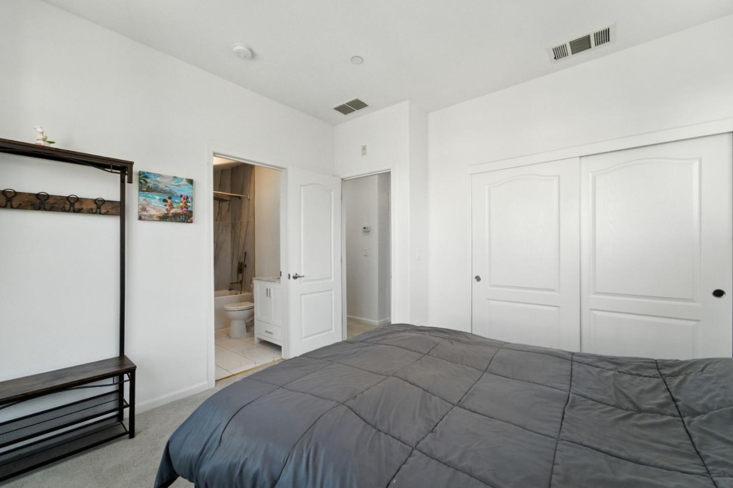 Detail Gallery Image 18 of 26 For 1201 S Hummingbird Ln, San Mateo,  CA 94402 - 2 Beds | 2/1 Baths