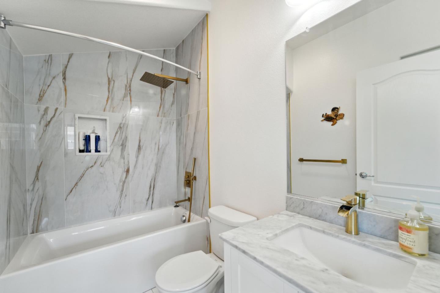 Detail Gallery Image 19 of 26 For 1201 S Hummingbird Ln, San Mateo,  CA 94402 - 2 Beds | 2/1 Baths