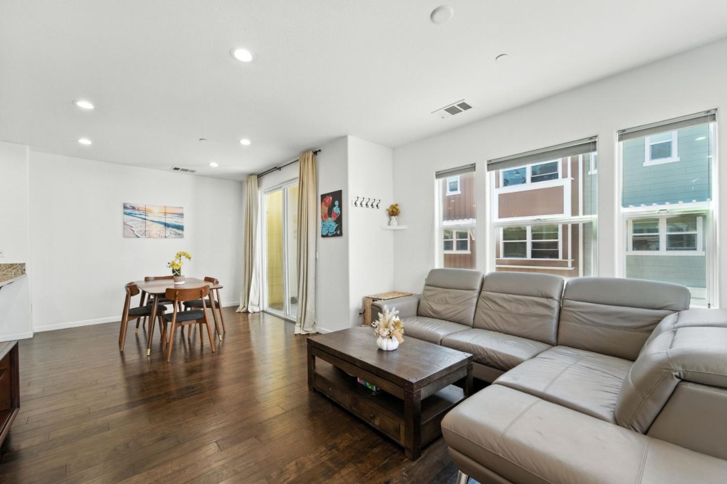 Detail Gallery Image 4 of 26 For 1201 S Hummingbird Ln, San Mateo,  CA 94402 - 2 Beds | 2/1 Baths