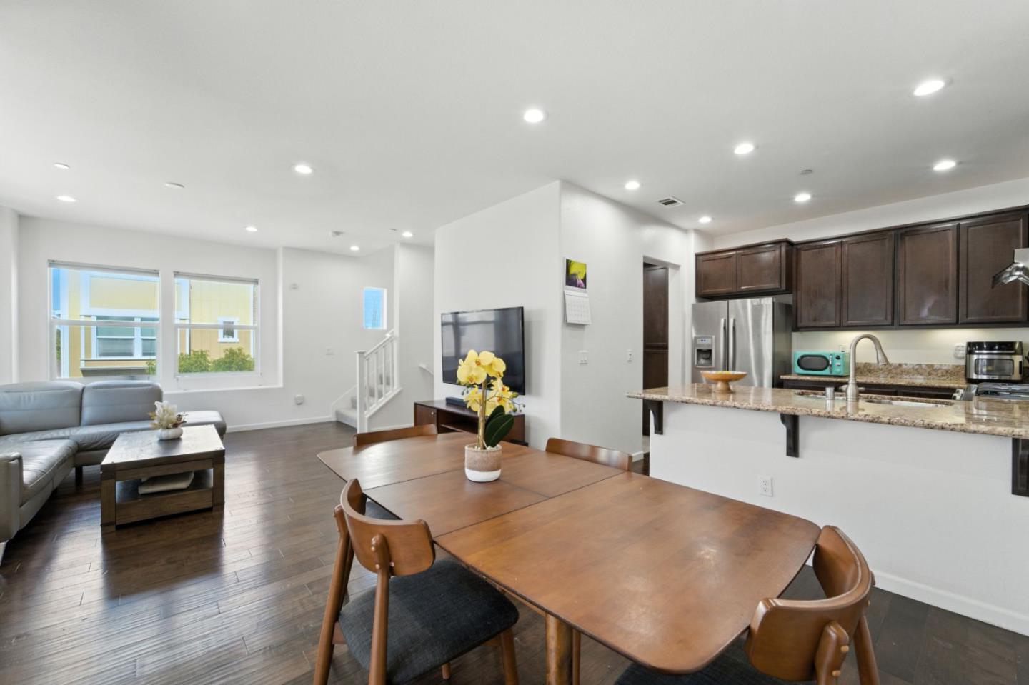 Detail Gallery Image 7 of 26 For 1201 S Hummingbird Ln, San Mateo,  CA 94402 - 2 Beds | 2/1 Baths