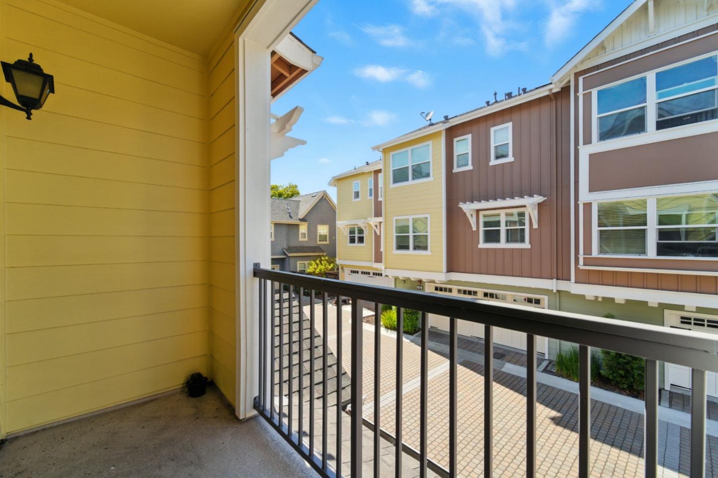 Detail Gallery Image 8 of 26 For 1201 S Hummingbird Ln, San Mateo,  CA 94402 - 2 Beds | 2/1 Baths