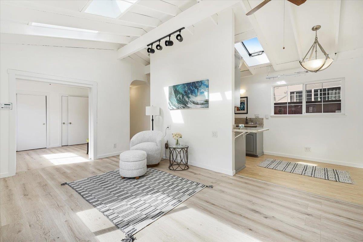 Detail Gallery Image 10 of 43 For 342 Wilkes Cir, Santa Cruz,  CA 95060 - 3 Beds | 2 Baths